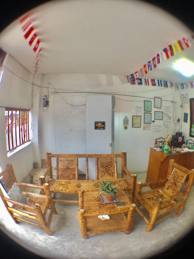 J & C Guesthouse Moalboal Eksteriør billede